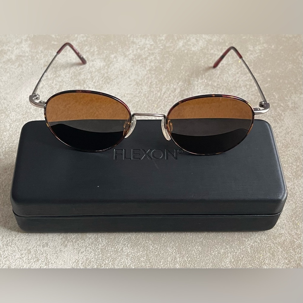 Marchon Tortoise with Flexon
140 Eyeglasses Autoflex 26
Antique Brown Aviator